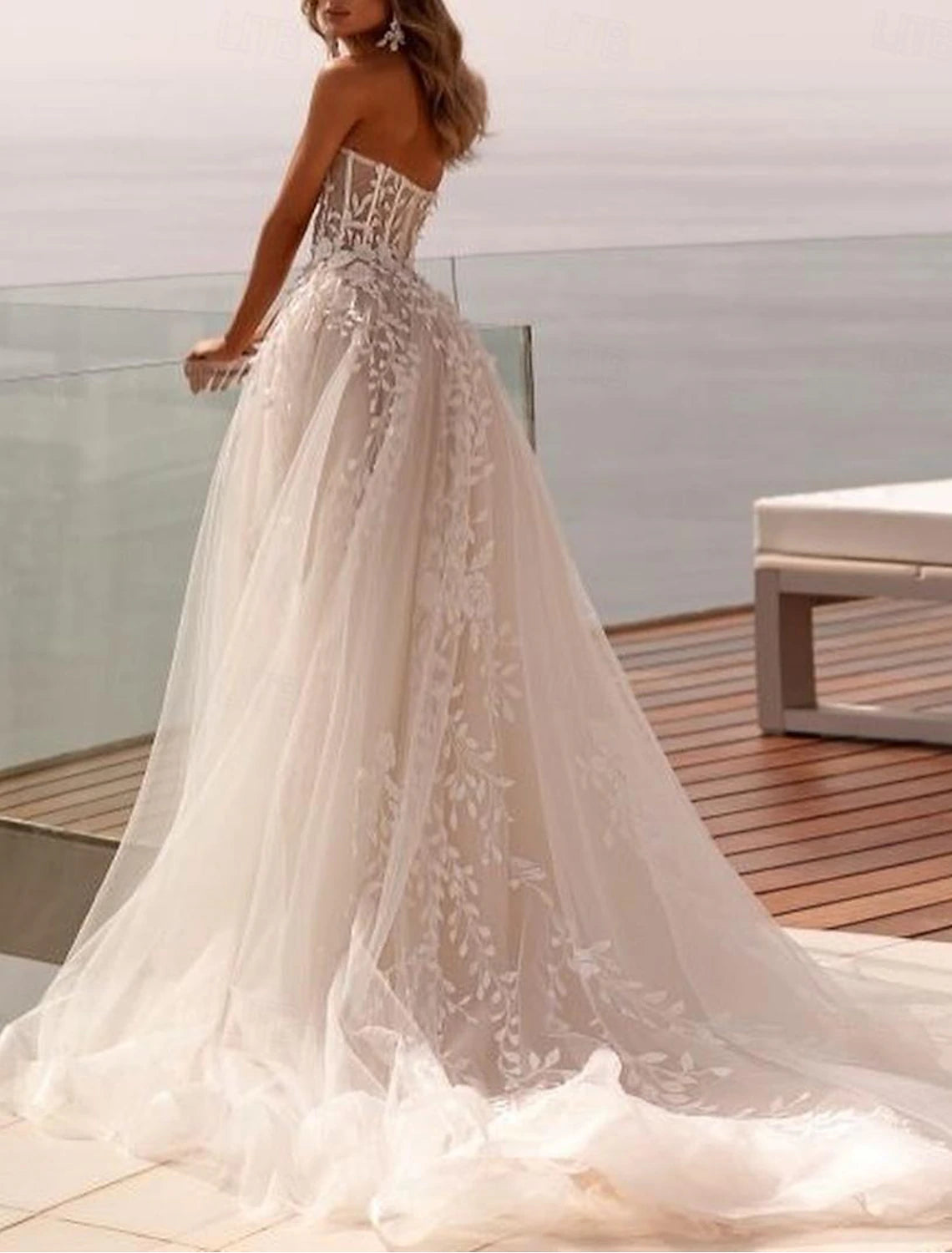 Buyishang Beach Open Back Formal Wedding Dresses Ball Gown Sweetheart Sleeveless Sweep / Brush Train Tulle Bridal Gowns With Appliques Solid Color